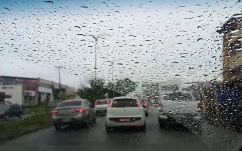 Chuva causa transtornos a motorista em São Luís