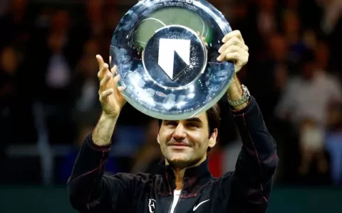 Federer é confirmado como nº 1 e quebra recordes