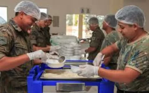 FAB passa a fornecer 4,5 mil refeições a imigrante