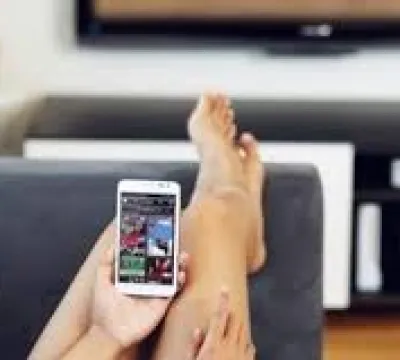 Pesquisa diz que 95% dos internautas navegam na web enquanto veem TV