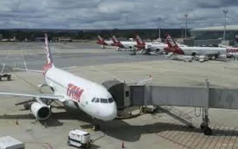 Falta combustível em nove aeroportos do país, diz Infraero