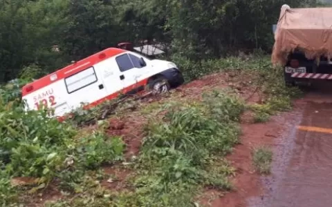 Ambulância se envolve em acidente na Região de Col