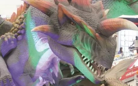 Dragões gigantes invadem o Raposo Shopping
