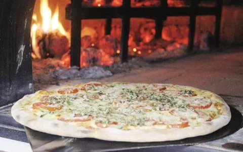 Rede de pizzarias Kadalora inaugura loja com três 