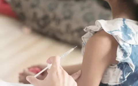 ​Vacinação infantil é a principal arma contra a me