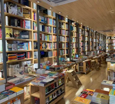 Livraria da Travessa inaugura loja de rua em Pinheiros