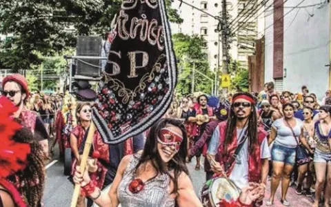 Mesmo com maior organização Carnaval de Rua repete os mesmos problemas 