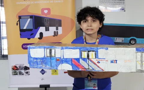 Abril Azul: menino de 12 anos com autismo constrói