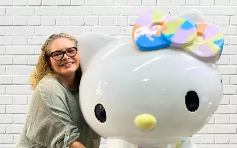 Cintia Abravanel celebra os 50 Anos da Hello Kitty