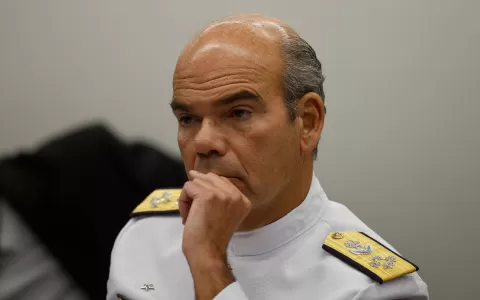 Chefe da Marinha critica título de herói a João Câ