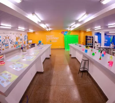 Sùdù entrega 100 espaços makers para escolas públi