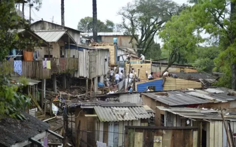 Curitiba conta com 322 favelas e vive explosão de 