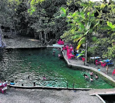 As piscinas naturais de Tailândia no Clube Fachetti 