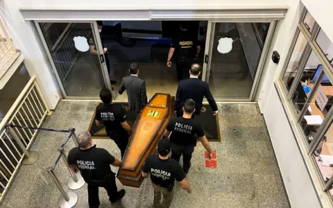 Geral Avião da PF chega a Brasília com restos mortais de desaparecidos 