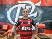 Flamengo anuncia saída de Isla e chegada de Everto