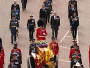 Milhares de pessoas visitam caixão da rainha em ve