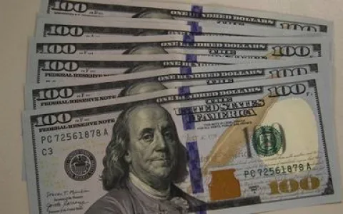 Dólar cai para R$ 5,35 com alívio internacional 
