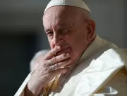 Lembrem-se da guerra e dos pobres, diz papa na vés