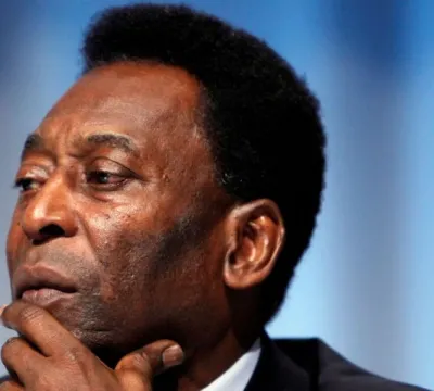 Esportes Ídolos do esporte prestam última homenagem a Pelé 