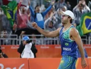 Vôlei de Praia: campeão olímpico Bruno Schmidt anu