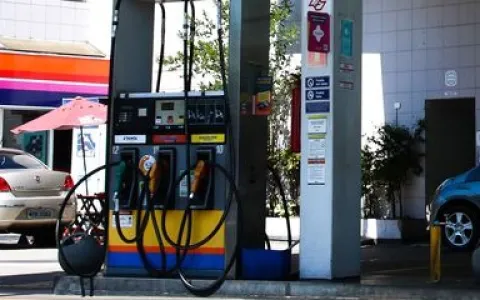 Gasolina sobe 6,09% após reoneração dos combustíveis 