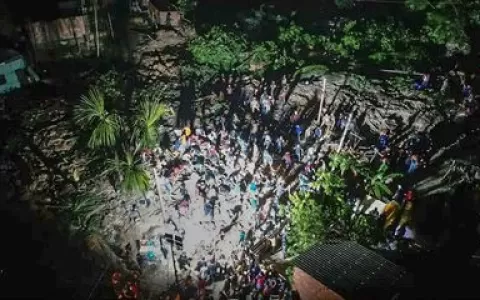 Desbarrancamento deixa oito mortos em Manaus 