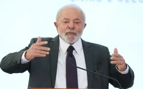 Lula adia embarque à China após apresentar pneumon