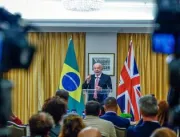 Lula critica manutenção de prisão de Julian Assang
