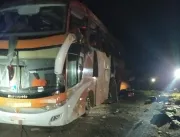 Ônibus que partiu de Tucuruí com destino a Goiânia tomba, deixando dois mortos e feridos na BR-153