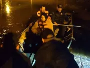 Marinha resgata pessoas ilhadas no Rio Grande do S