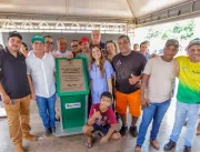 Vila dos Imigrantes celebra asfalto e entrega de cartões Reforma e Construção