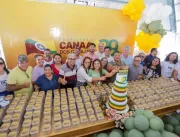 Corte de bolo: Moradores da Vila Planalto celebram
