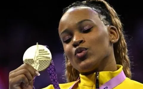 Rebeca Andrade bate Simone Biles e conquista o ouro no salto no Mundial de Ginástica Artística