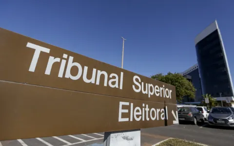 TSE retoma julgamento de Bolsonaro por uso polític