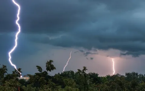 Segurança: Equatorial Pará orienta sobre os cuidados necessários com a rede elétrica no período chuvoso