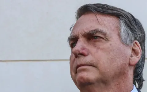 Ordem do STF determina que Bolsonaro entregue pass