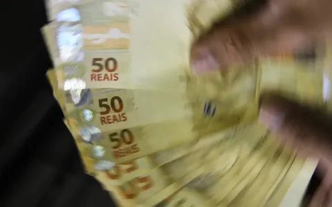 Brasileiros ainda não sacaram R$ 7,59 bilhões de v