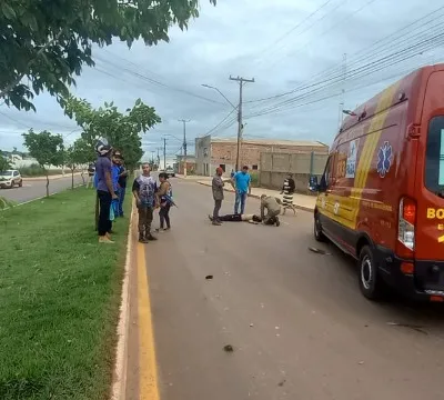 Colisão entre carro e moto no cruzamento da Avenida São João e Rua Anhanguera.