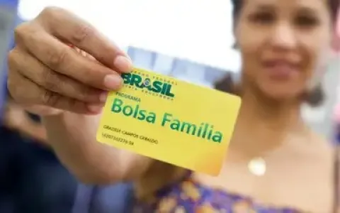 Caixa paga novo Bolsa Família a beneficiários com 