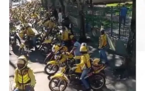 Parauapebas: Mototaxistas fazem manifestação contra concorrentes por aplicativo