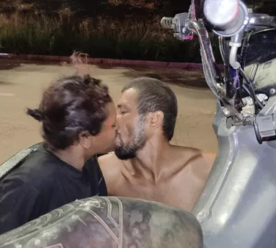 NA ALEGRIA OU NA TRISTEZA: Acusado de furto, casal vai aos beijos para o xilindró em Parauapebas