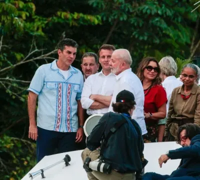 Em visita ao Pará, Lula e Macron firmam acordo de 