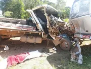 Homem morre em colisão de caminhão com van na Tran