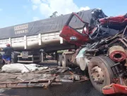 Grave acidente entre caminhões na Rodovia BR-153