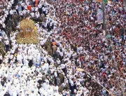 Multidão de devotos toma as ruas de Belém para lou