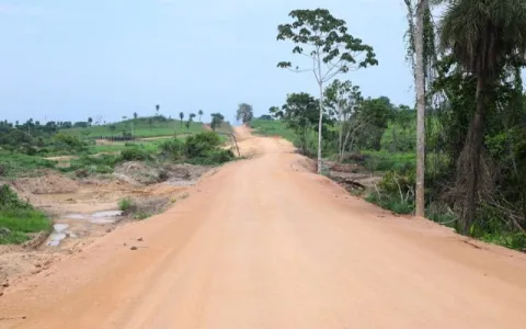 Prefeitura de Canaã conclui reparos em trecho da estrada do Posto 70