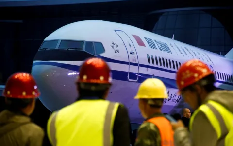 China proíbe voos locais com Boeing 737 MAX 8 após