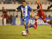 Tomas Bastos se impressiona com torcida no aeroporto e sonha com gol do acesso contra o Náutico