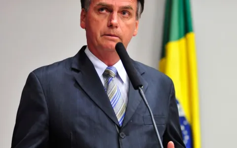 Bolsonaro diz que é importante investigar, mas ped