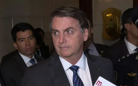​Bolsonaro diz que vai isentar chineses e indianos de visto para turismo ou negócios no Brasil